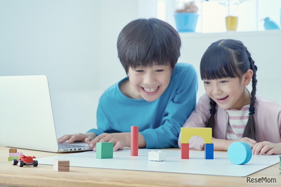 toioでの学び（イメージ）　(c) Sony Interactive Entertainment Inc. All rights reserved.Design and specifications are subject to change without notice.