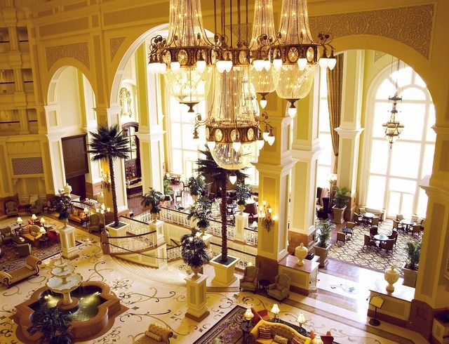 休園の延長が決定した東京ディズニーランドと東京ディズニーシー（写真はディズニーホテル