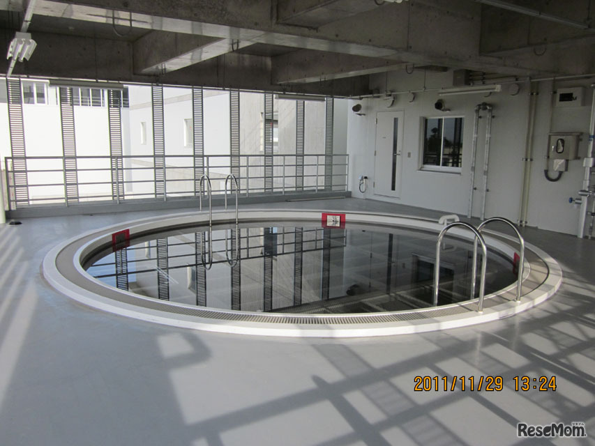 水難救助訓練施設（水深10mの潜水プール）