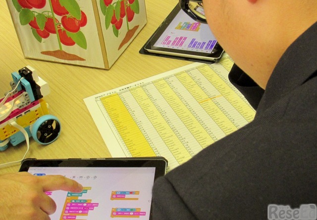 クラウドデータを用いて天候条件に合った作業を判断・処理するためにプログラムの追記や修正をしていく