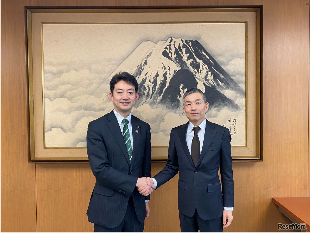 左から千葉県千葉市市長の熊谷俊人氏、楽天モバイル代表取締役社長の山田善久氏