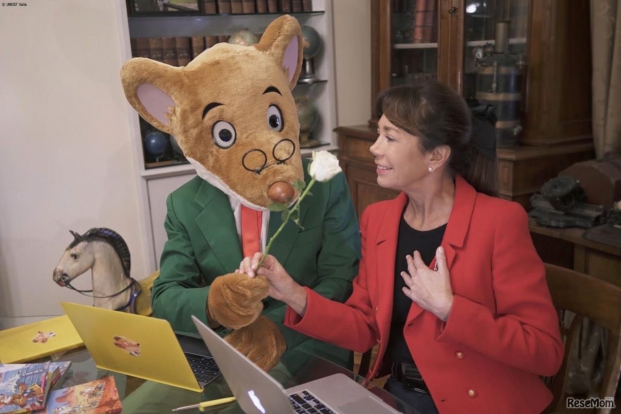 イタリ人作家エリザベッタ・ダミと「編集長ジェロニモシリーズ」のキャラクタージェロニモ　(c) UNICEF Italia