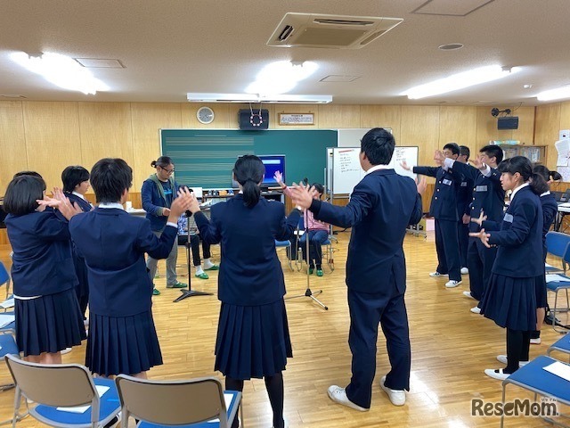 アカペラを通じたワークショップやイベントのようす（埼玉県の特別支援学校にて）
