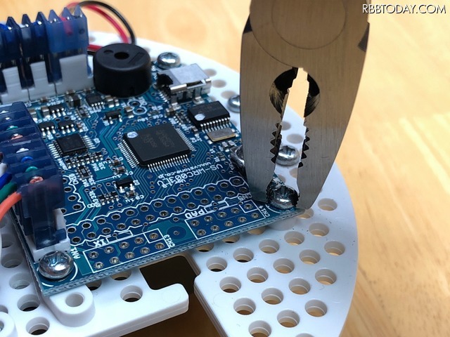 電子部品のネジも外すことができた