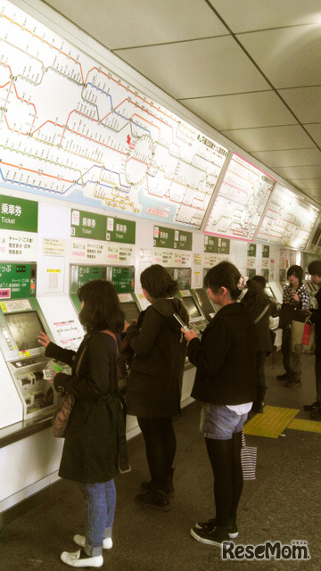 春、売り場は学生で大混雑