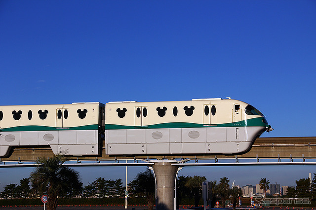 ディズニーリゾートライン開業以来の10形。