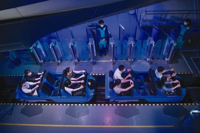 新しい運営方式のデモンストレーションを行う東京ディズニーリゾート