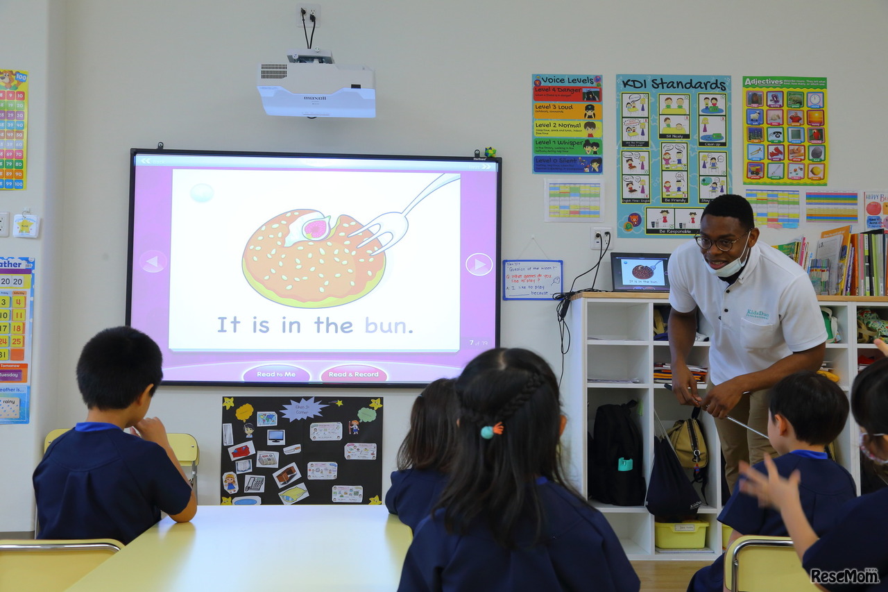 年長のPhonicsの授業。スマートボードをフル活用