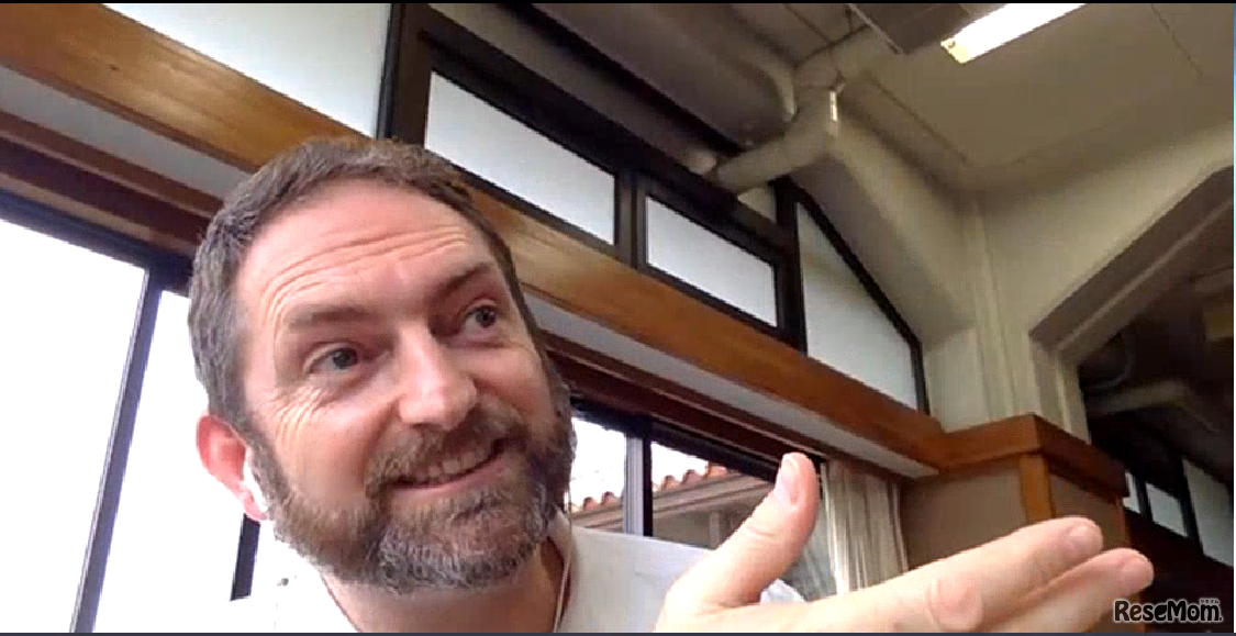 玉川学園小学部　ダミアン・プラット先生