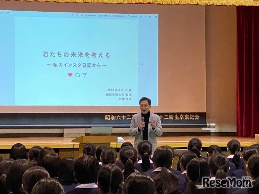 過去に行われた講演と座談会のようす