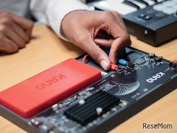 2020年8月7日に日本での販売を開始した、子ども向け組立てタブレットPC「Kano PC（カノピーシー）」