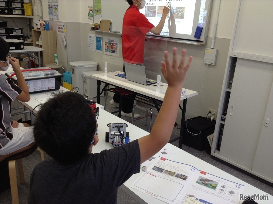 「アドバンスコース」では、ロボット＆プログラミングを学びながらSDGsに取り組む