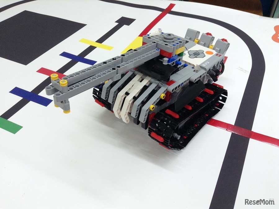 「アドバンスコース」では、ロボット＆プログラミングを学びながらSDGsに取り組む