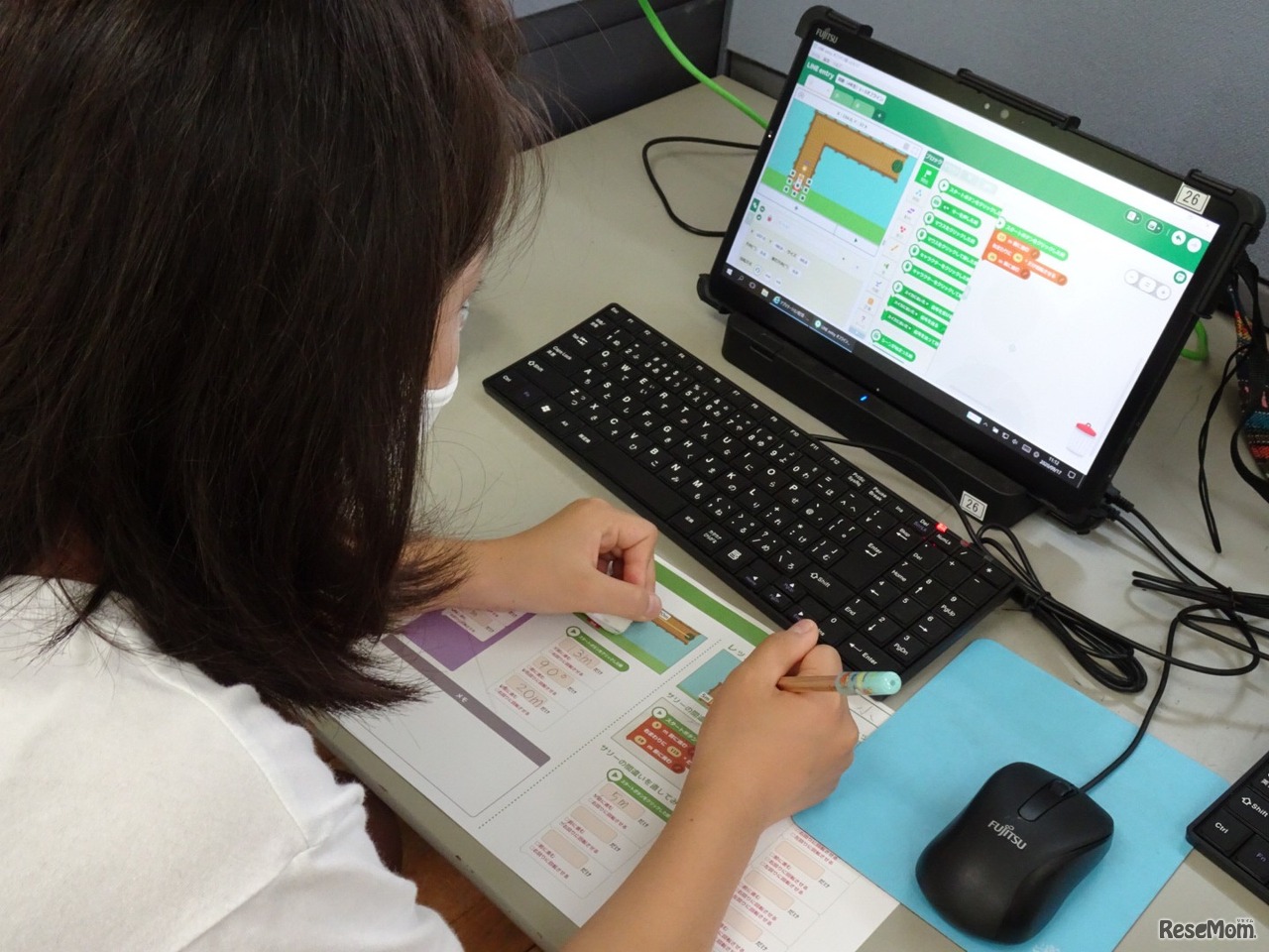 LINEみらい財団は2020年9月17日、東京都八王子市松が谷小学校にてプログラミング出前授業を行った