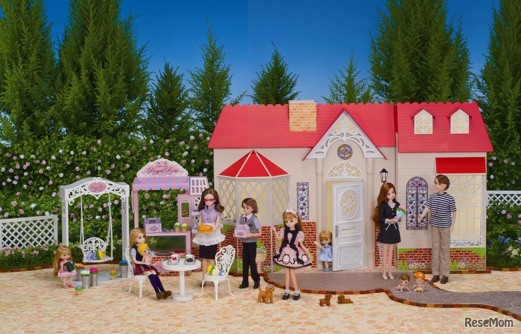 リカちゃんハウス グランドドリーム（右）と、お花がいっぱいケーキやさん（左）