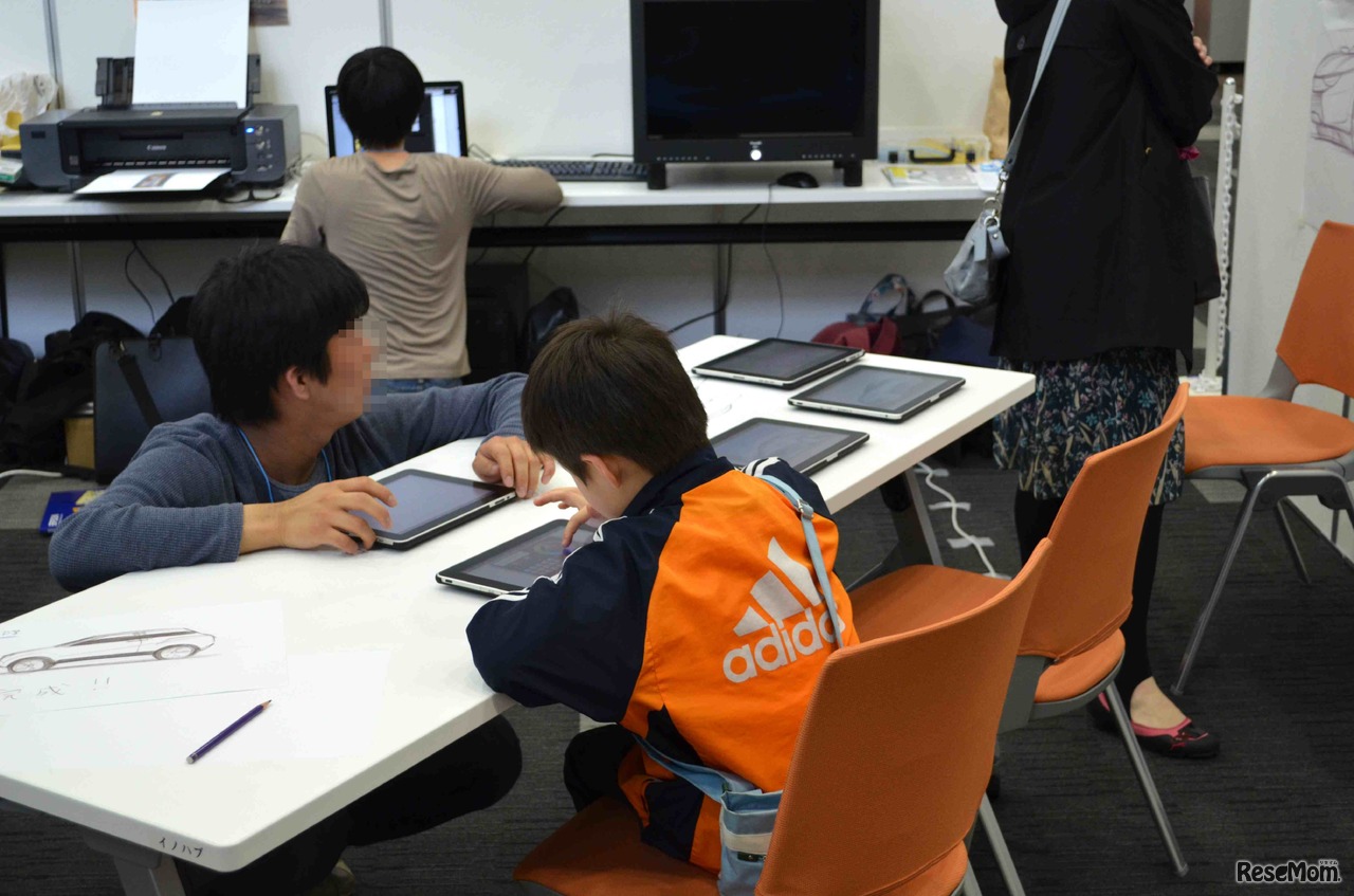 iPadで車をデザイン