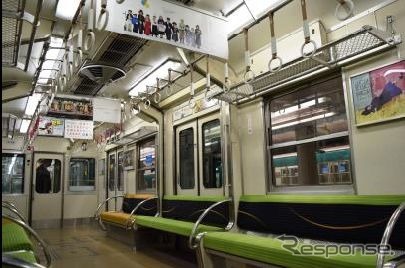 座席を降ろした時の状態。この状態では京都方の第2・4扉が閉鎖される。