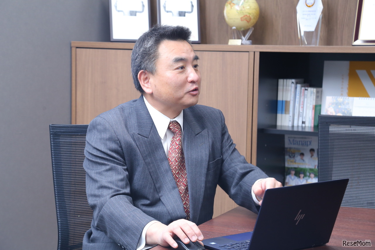 音楽・英語担当の熱田昭夫先生