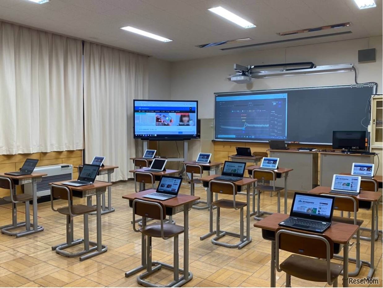 実際の教室環境を構築した学校テストフィールド