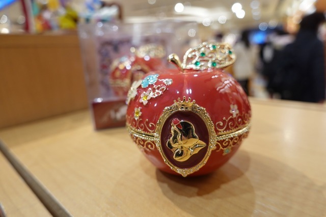 『白雪姫』モチーフのアイテム (C) Disney