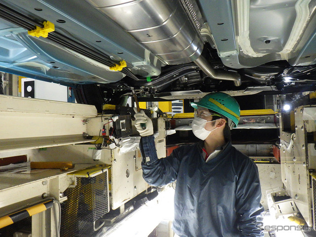 検査員によるハンマリング