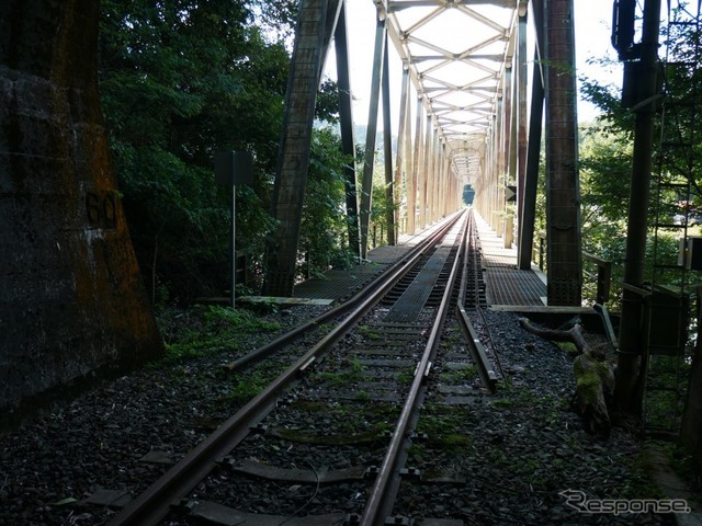 江の川に架かる島根・広島県境のトンネル。JR西日本の所有で、2月には実証実験でここを渡ったが、今回の運行では渡らない。