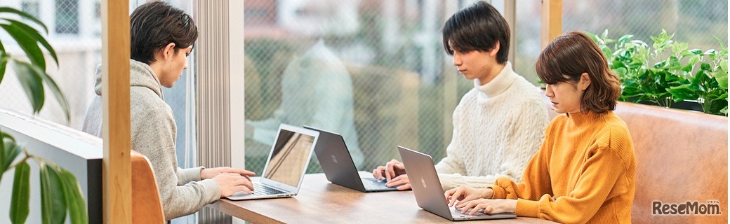 「ゼロからはじめるPython入門講座」は、全国50都市で計200回、1万人が参加した初心者向けのプログラミング講座