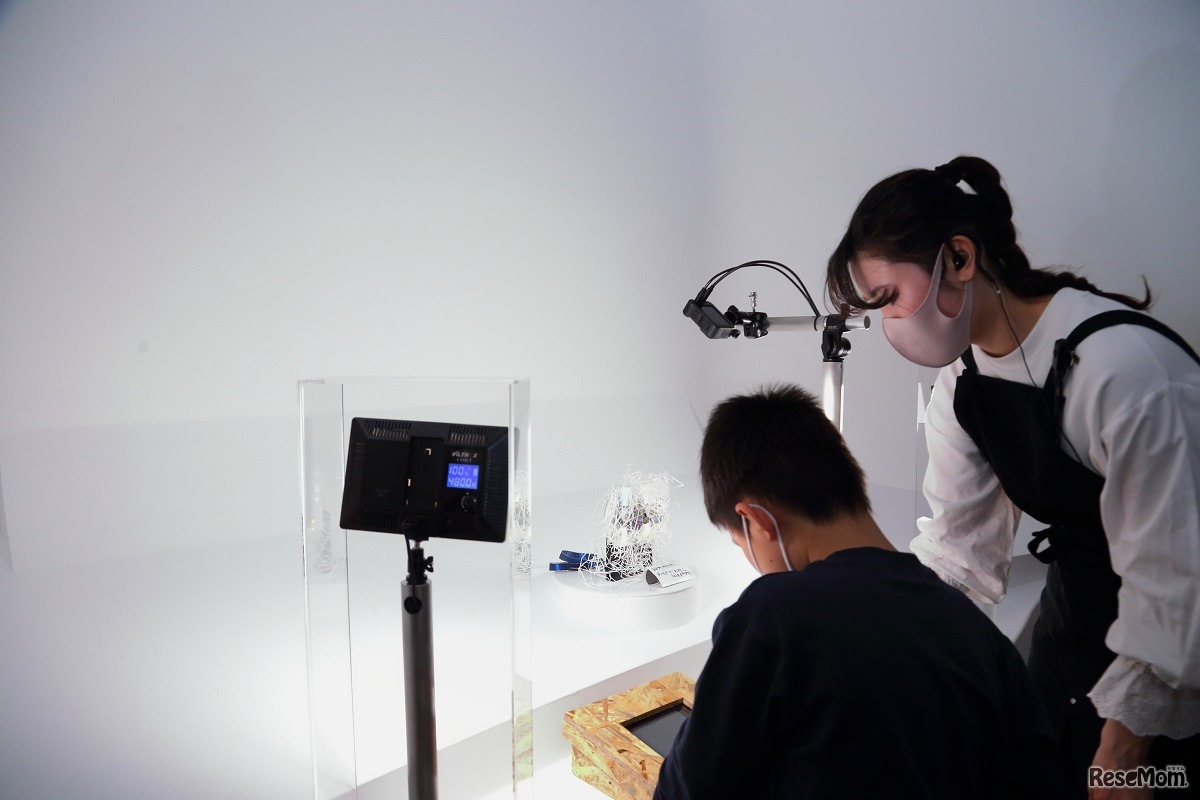 完成した作品を写真撮影