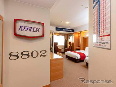 車番（8802）やヘッドマークなど、8800系『パノラマDX』の部品をふんだんに展示。