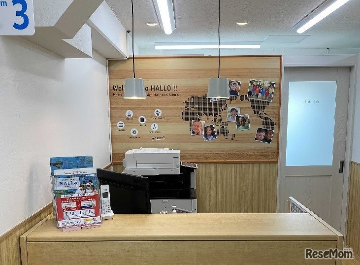 HALLO本山校の受付ロビー