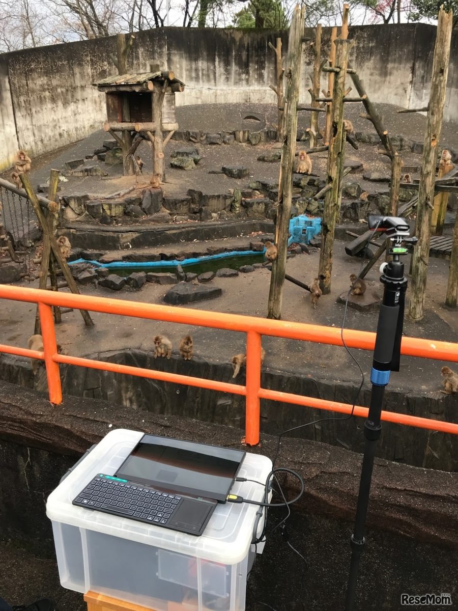 完成したモデルを持って森林公園で試験を実施