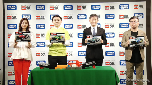 左から、発表会MCを担当した笹川友里氏、スバルの五島氏、日産の田村氏、タカラトミーの吉原氏。