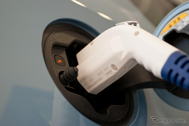 トヨタ・プリウスPHV