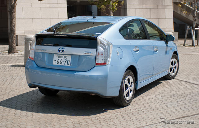 トヨタ・プリウスPHV