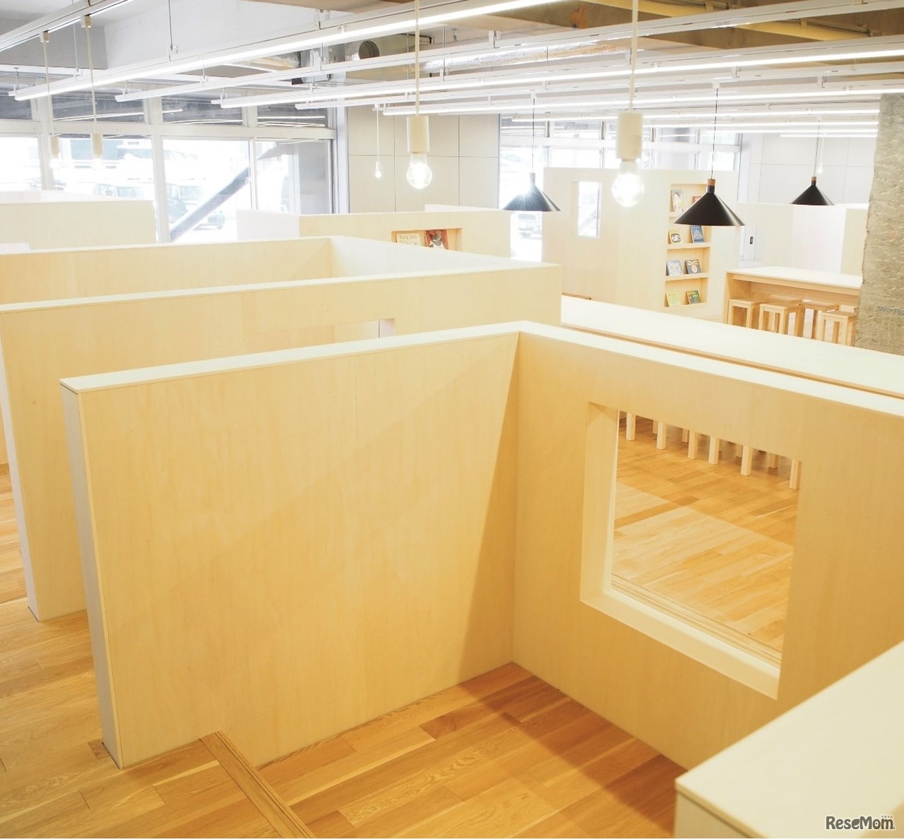 ワークスペースには隠れがのような個別スペースもある