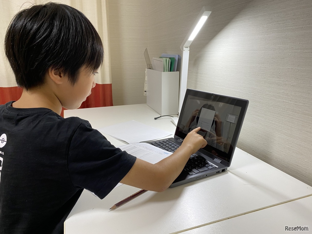 先生の声も聞き取りやすい。チャット機能を使っての解答送信もスムーズ