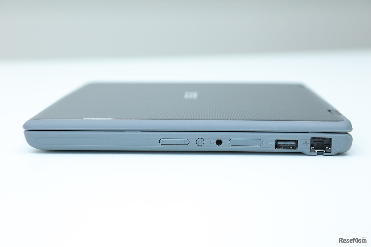豊富なインターフェイス（右）。左右に外部ディスプレイ出力HDMI×1／USBポート：USB3.2 (Type-C/Gen2)、USB3.2 (Type-A/Gen1)×1、USB2.0×1／オーディオ：マイクロホン、ヘッドホン・コンボジャック×1が用意されている
