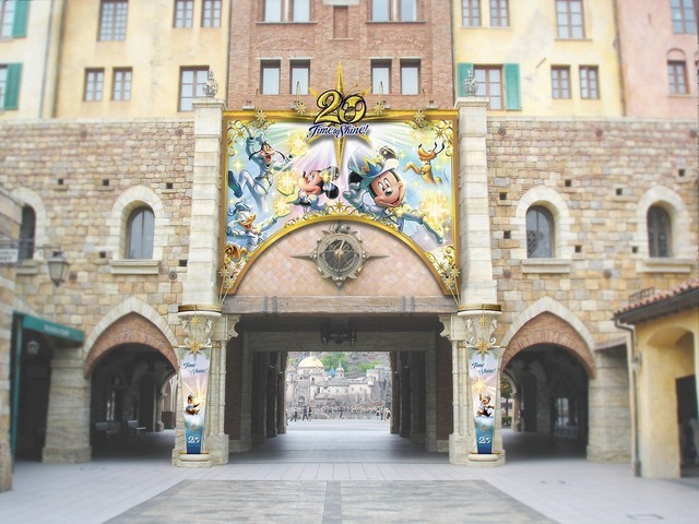 アニバーサリーイベント「東京ディズニーシー20周年：タイム・トゥ・シャイン！」(C) Disney