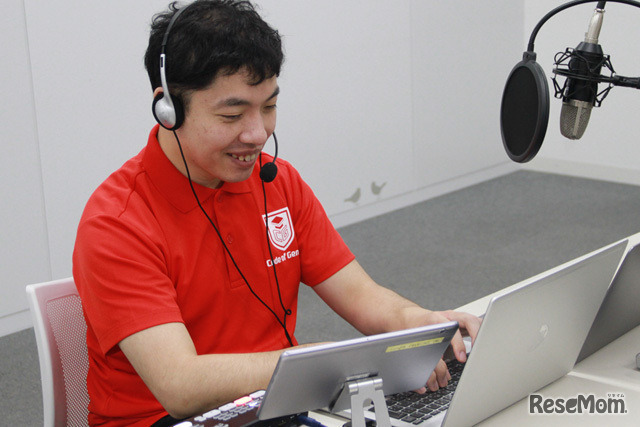 ​オンラインでプログラミングを教えているようす