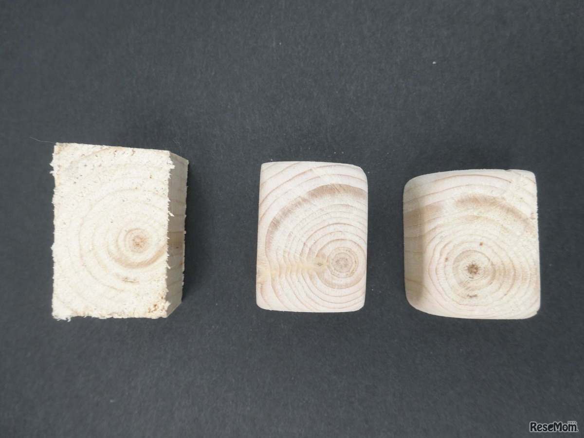 やすりで磨くと、木目が鮮明に見えるようになった