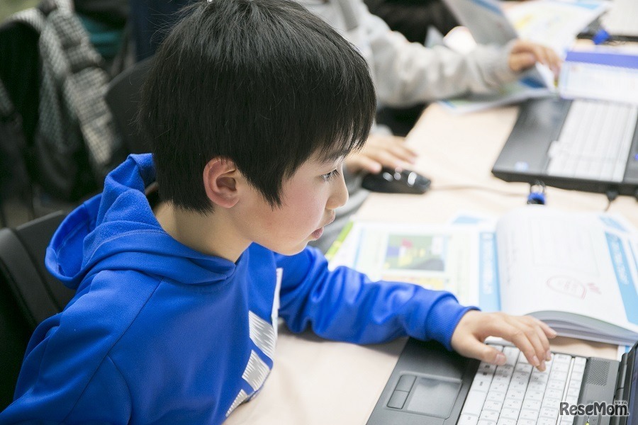 テクノロジーとアートの融合で楽しく学ぶ「STEAMプログラミング」