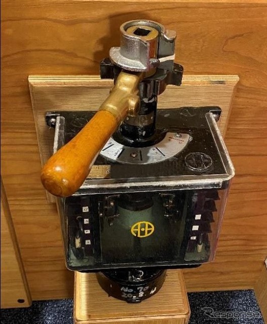 7000系から取り外したブレーキ弁。