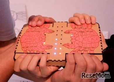 小鷹研究室（名古屋市立大学）佐藤優太郎、石原由貴、小鷹研理、名古屋市立大学大学院芸術工学研究科小鷹研究室《蟹の錯覚》2018年–