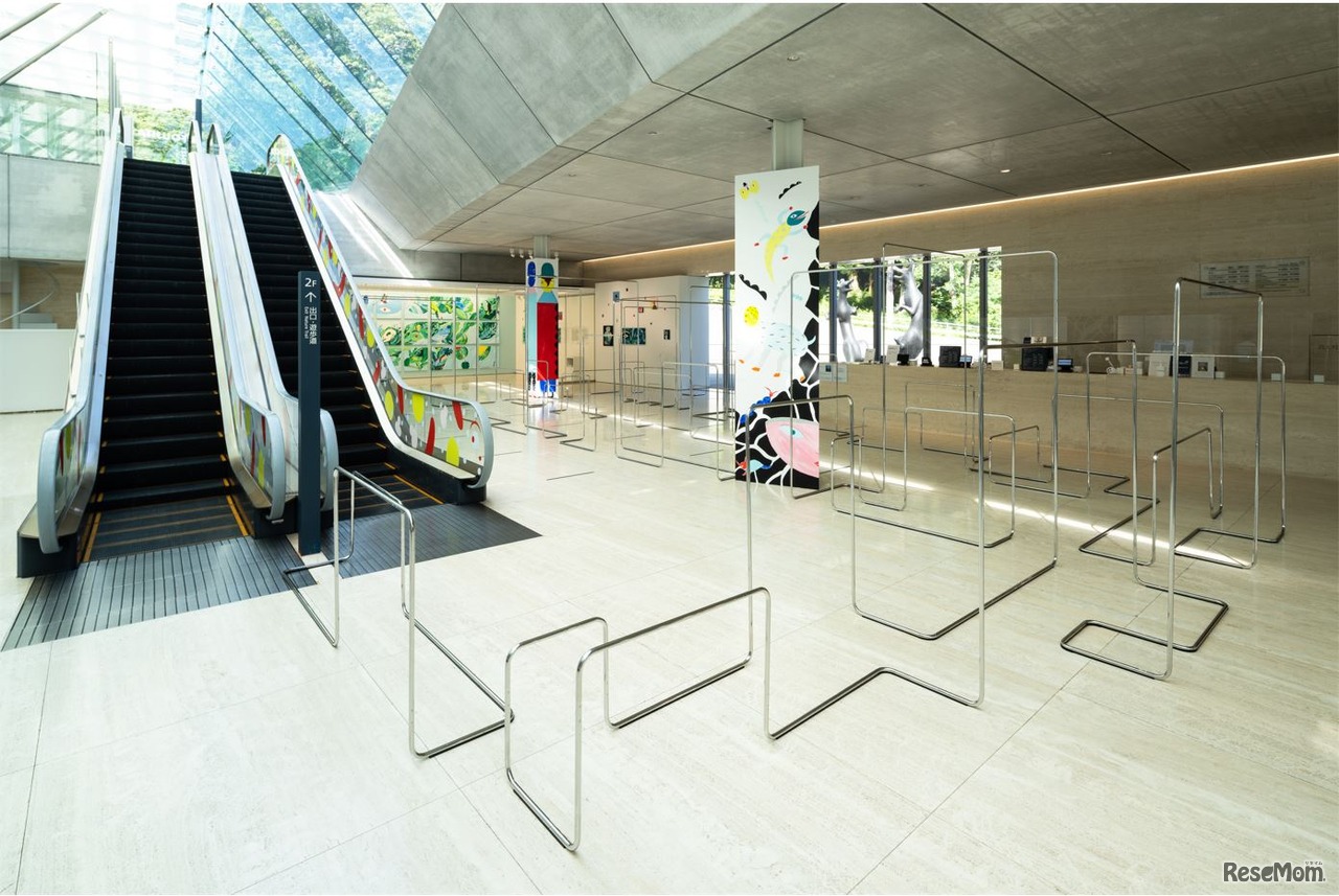 ポーラ美術館チケットカウンター周辺の光景　(c) Ken KATO