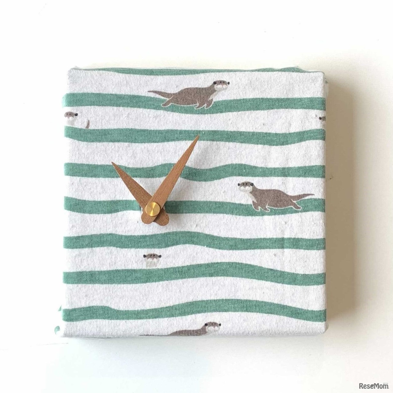 着られなくなったお気に入りの服をアップサイクルして、時計を作ろう