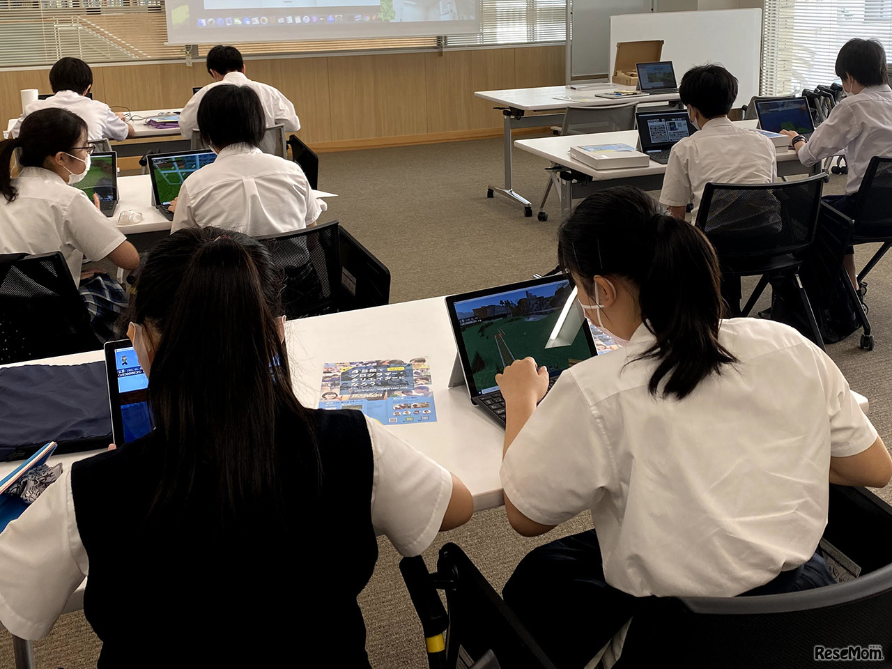 Surface Pro 7を活用した授業のようす