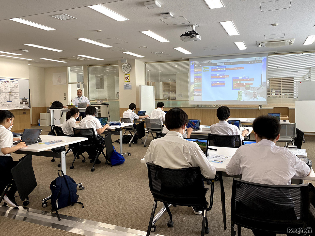 Surface Pro 7を活用した授業のようす