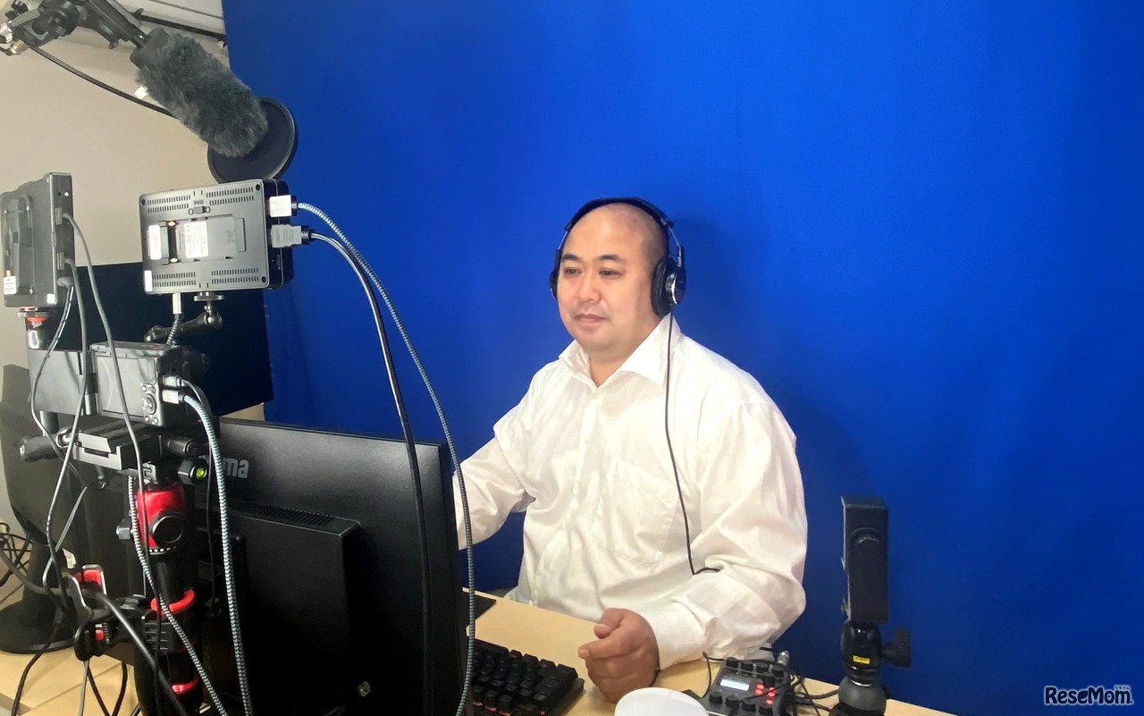 インタビューに応える安藤先生