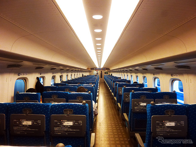 N700系『こだま』の普通車車内。