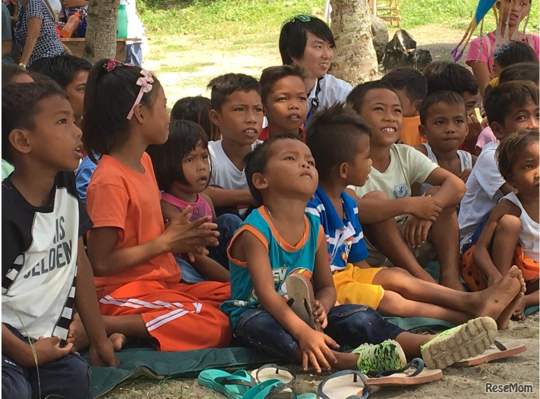 フィリピンの孤児院やインドネシアの小学校の現場で学ぶ